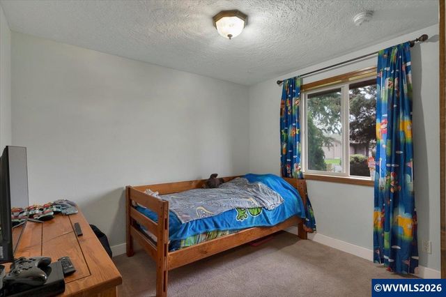 910 N 8th St, Aumsville, OR 97325