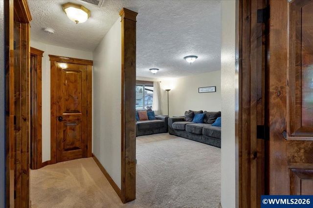 910 N 8th St, Aumsville, OR 97325