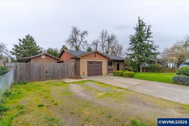 910 N 8th St, Aumsville, OR 97325