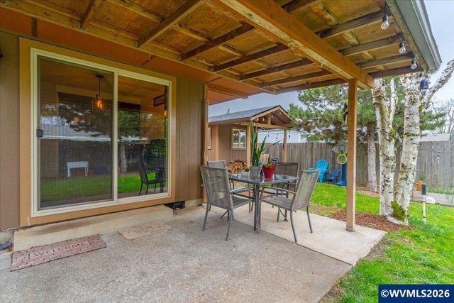 910 N 8th St, Aumsville, OR 97325