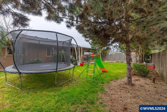 910 N 8th St, Aumsville, OR 97325