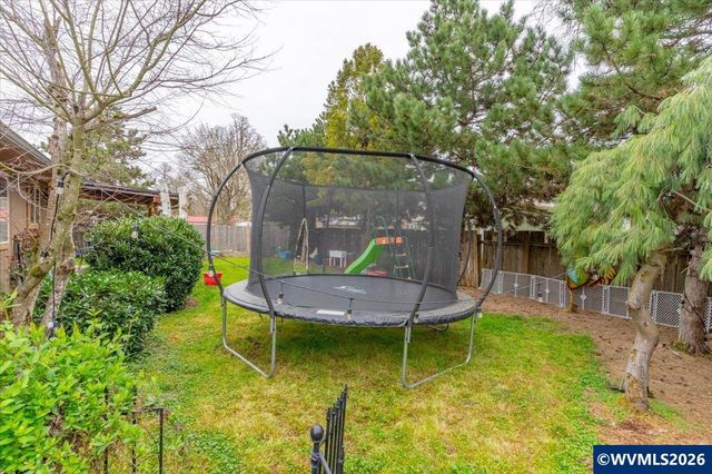 910 N 8th St, Aumsville, OR 97325