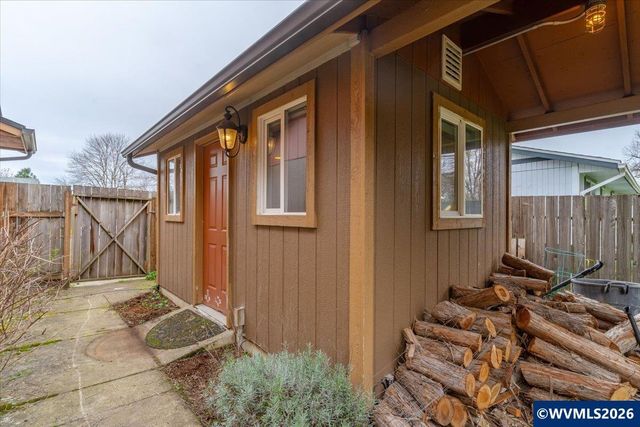 910 N 8th St, Aumsville, OR 97325