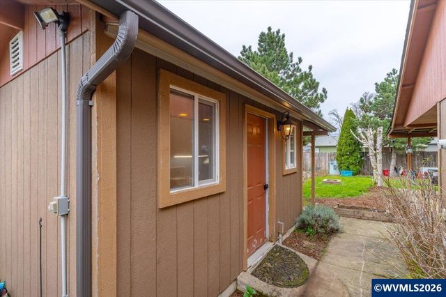 910 N 8th St, Aumsville, OR 97325