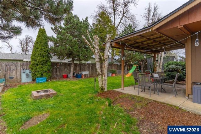 910 N 8th St, Aumsville, OR 97325