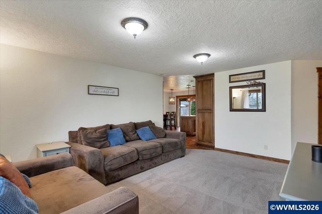 910 N 8th St, Aumsville, OR 97325