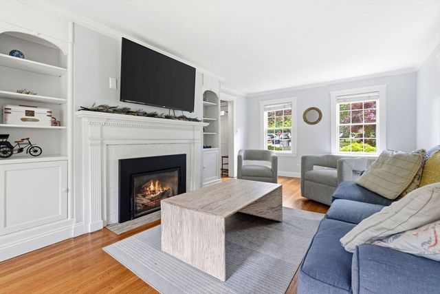 221 Central St, Hingham, MA 02043