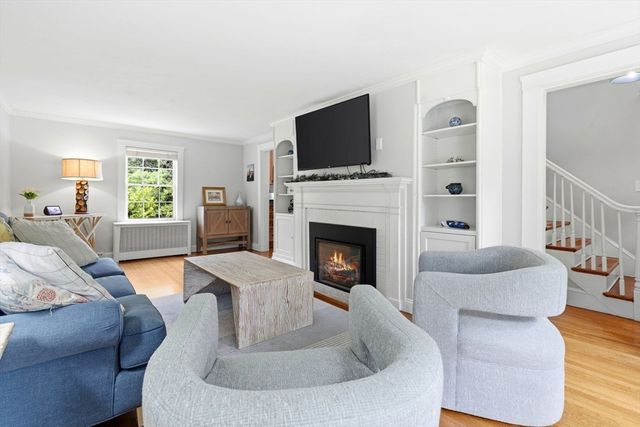 221 Central St, Hingham, MA 02043