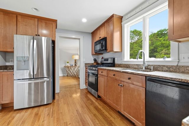 221 Central St, Hingham, MA 02043