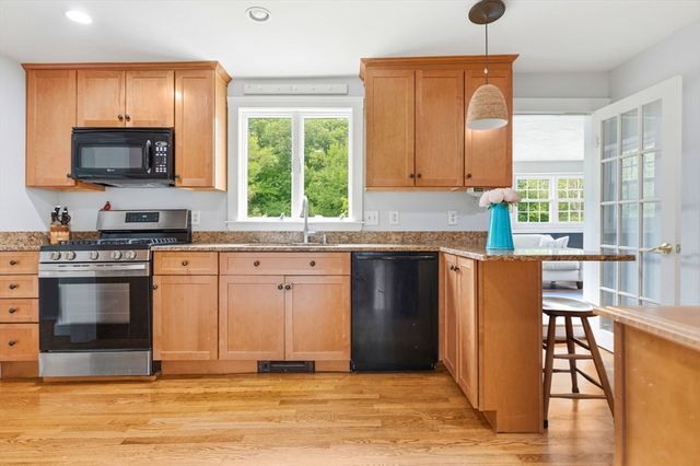 221 Central St, Hingham, MA 02043