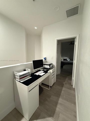 10902 NW 83rd St 222, Doral, FL 33178