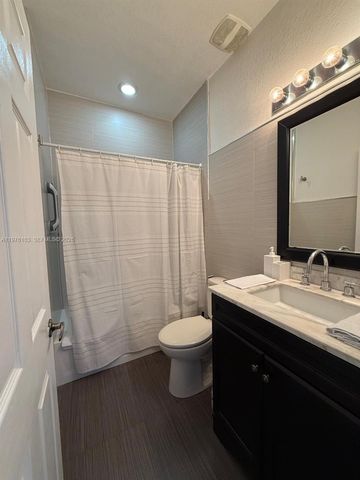 10902 NW 83rd St 222, Doral, FL 33178