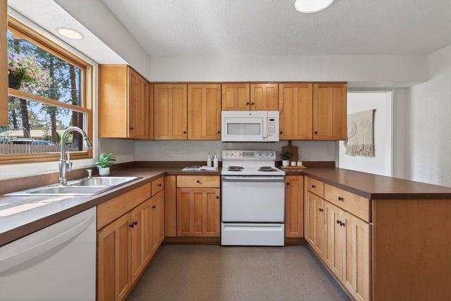 714 NE 10th Street, Bend, OR 97701