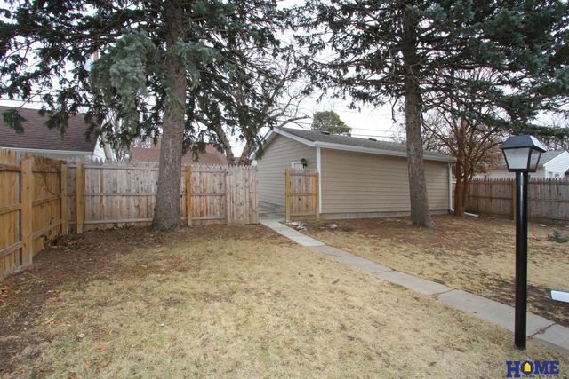 2740 S 13th Street, Lincoln, NE 68502