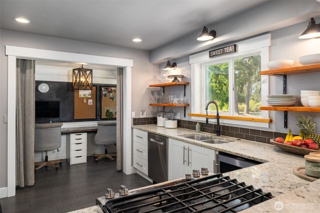 11334 Farm to Market Road, Mount Vernon, WA 98273