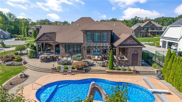 7245 Hanbury Close, Canfield, OH 44406