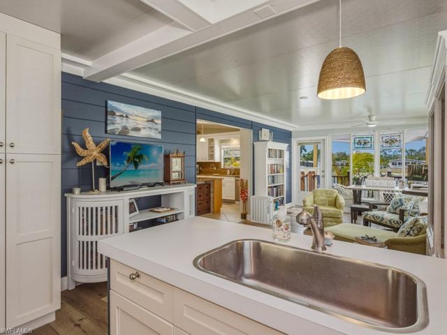 32 Covey LN 32, Naples, FL 34114