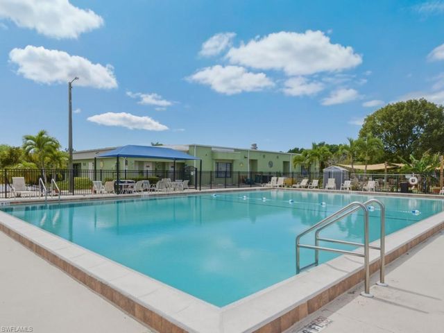 32 Covey LN 32, Naples, FL 34114