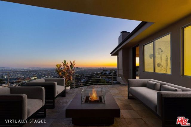 8825 Hollywood Boulevard, Los Angeles, CA 90069