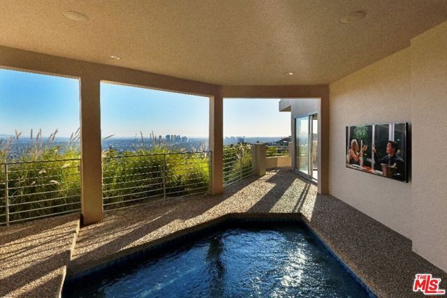 8825 Hollywood Boulevard, Los Angeles, CA 90069