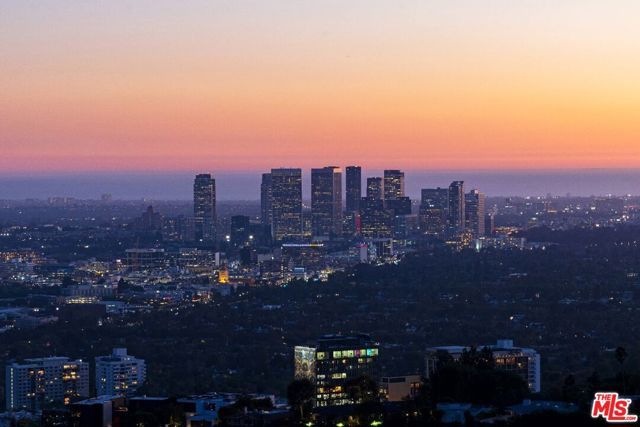 8825 Hollywood Boulevard, Los Angeles, CA 90069