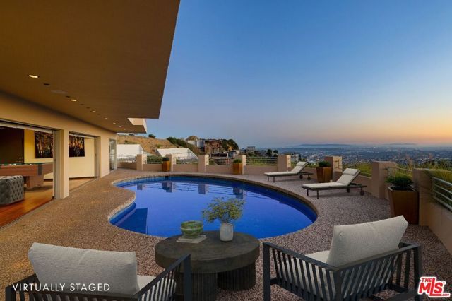 8825 Hollywood Boulevard, Los Angeles, CA 90069