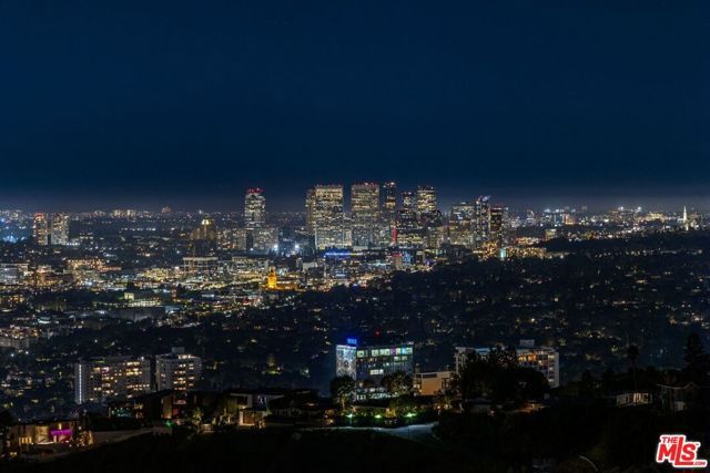 8825 Hollywood Boulevard, Los Angeles, CA 90069