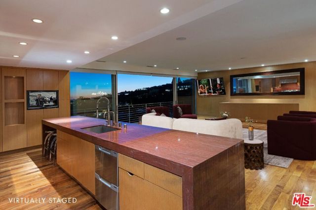 8825 Hollywood Boulevard, Los Angeles, CA 90069