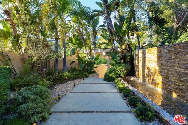 8825 Hollywood Boulevard, Los Angeles, CA 90069