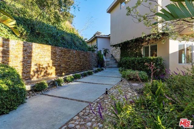 8825 Hollywood Boulevard, Los Angeles, CA 90069