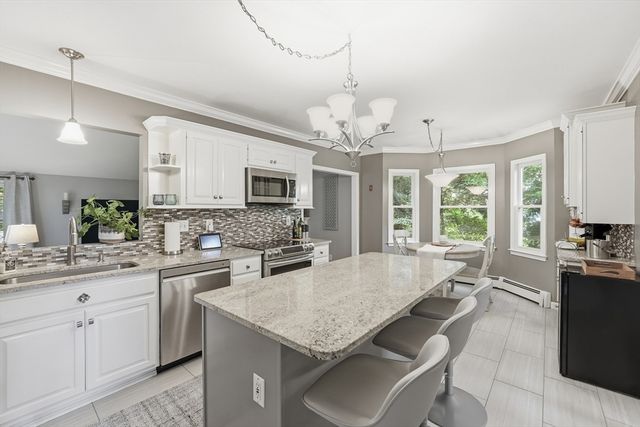21 Wildflower Dr, Sutton, MA 01590