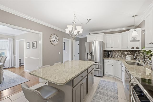 21 Wildflower Dr, Sutton, MA 01590