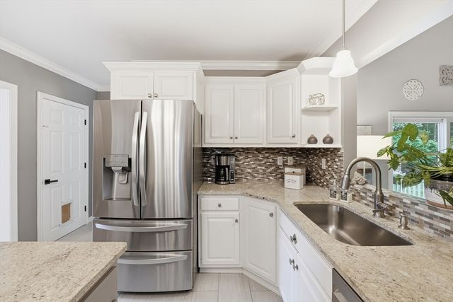 21 Wildflower Dr, Sutton, MA 01590