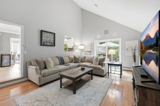 21 Wildflower Dr, Sutton, MA 01590