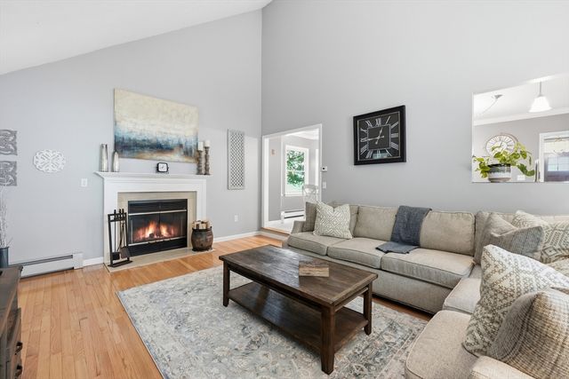 21 Wildflower Dr, Sutton, MA 01590