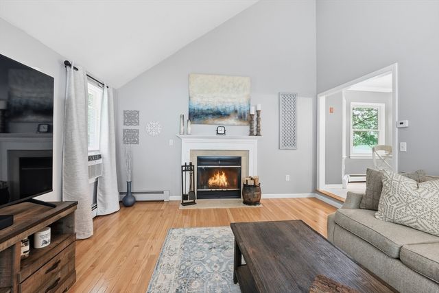 21 Wildflower Dr, Sutton, MA 01590