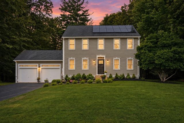 21 Wildflower Dr, Sutton, MA 01590