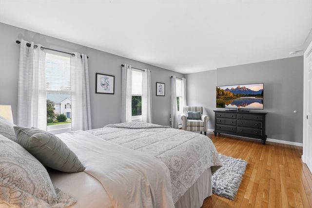 21 Wildflower Dr, Sutton, MA 01590