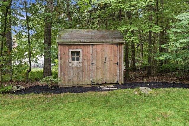21 Wildflower Dr, Sutton, MA 01590