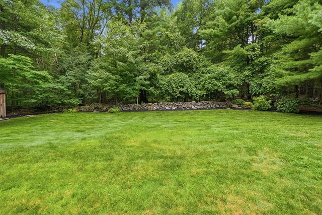 21 Wildflower Dr, Sutton, MA 01590