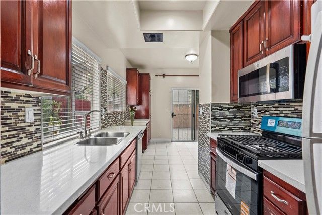 9400 Burnet 103, North Hills (los Angeles), CA 91343