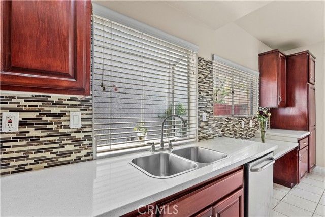 9400 Burnet 103, North Hills (los Angeles), CA 91343