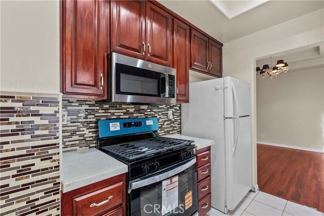 9400 Burnet 103, North Hills (los Angeles), CA 91343