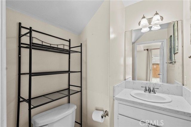 9400 Burnet 103, North Hills (los Angeles), CA 91343