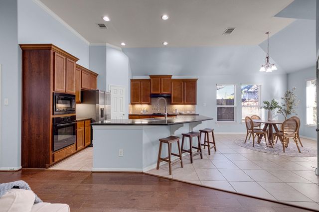 1124 Haye Road, Friendswood, TX 77546