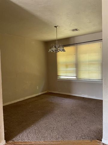 4701 N MacArthur Boulevard, Warr Acres, OK 73122