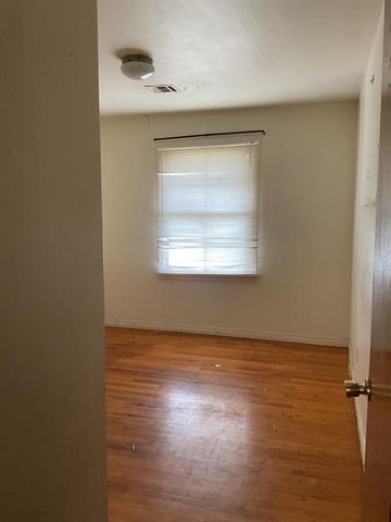 4701 N MacArthur Boulevard, Warr Acres, OK 73122