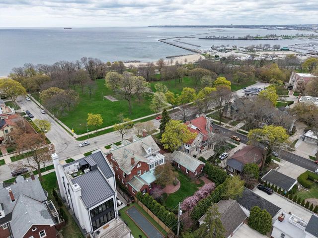 2121 Terrace AVENUE, Milwaukee, WI 53202