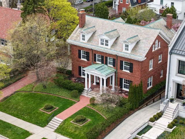 2121 Terrace AVENUE, Milwaukee, WI 53202