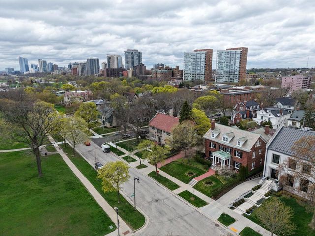 2121 Terrace AVENUE, Milwaukee, WI 53202
